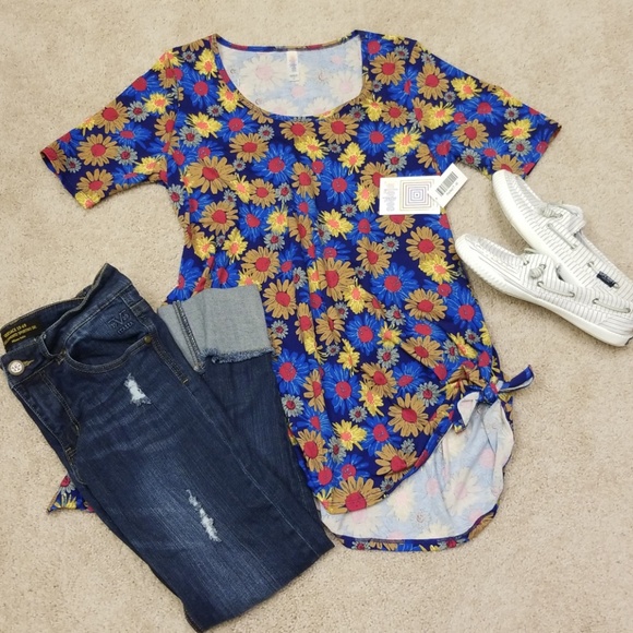 ** SOLD** 🌻 NWT 🔖Medium Perfect T - Picture 2 of 3